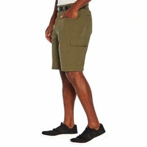 Orvis men cargo short with belt in green .